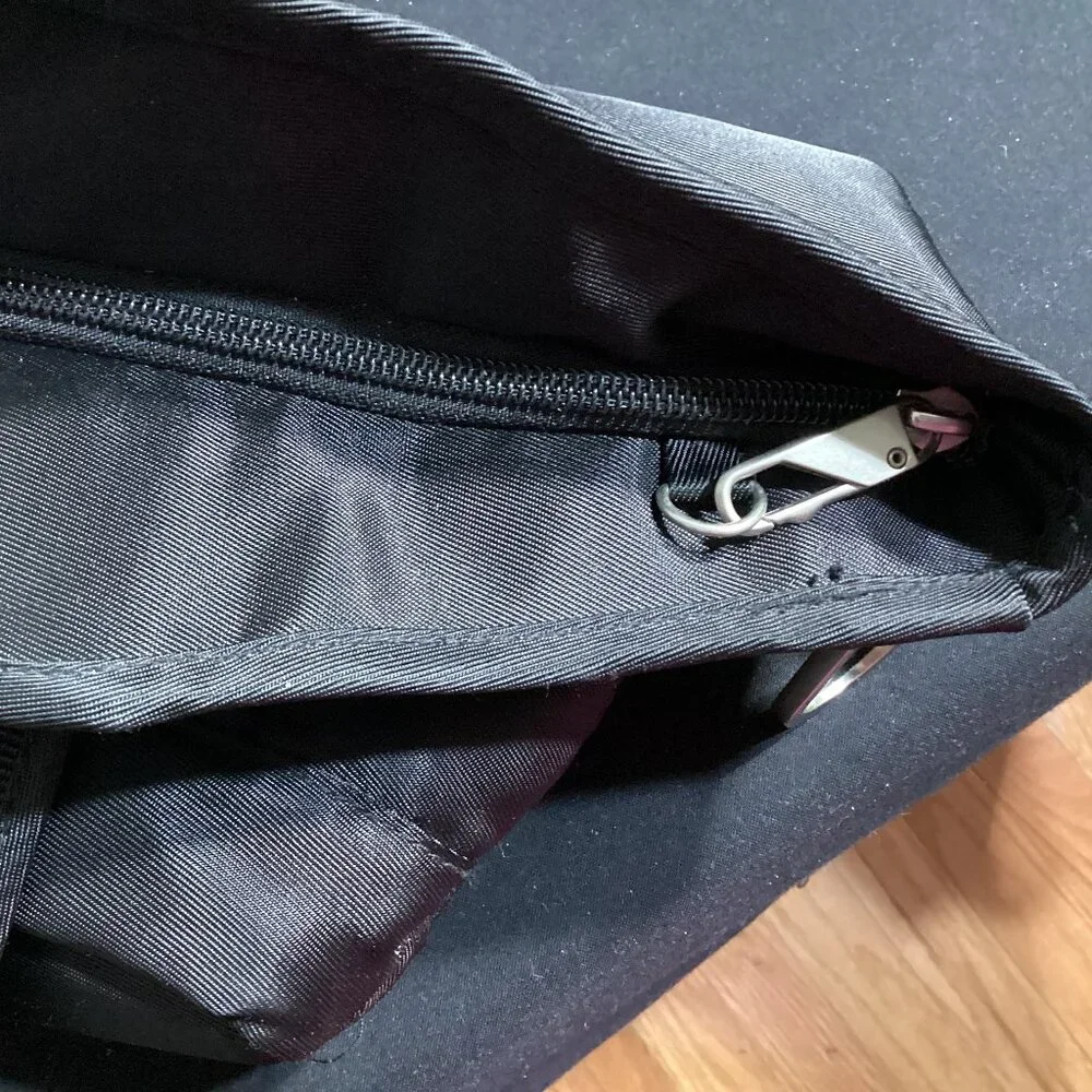 Magellan's travel bag w/locks - Picture 3 of 11